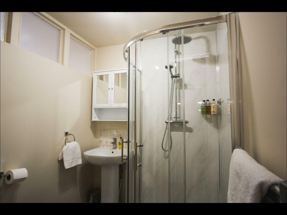 Cedar Apartment へレンズバラ エクステリア 写真